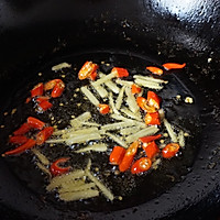 Illustration of how to make stir-fried river shrimp with leeks 5