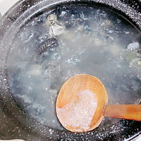 Illustration of how to make nourishing black-bone chicken and yam soup 7