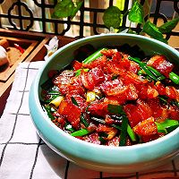 Illustration of how to stir-fry bacon with garlic sprouts 5