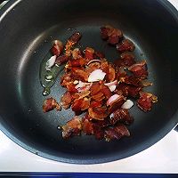 Illustration of how to stir-fry bacon with garlic sprouts 2