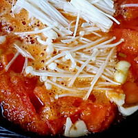 Illustration of how to make tomato and enoki mushroom egg soup 8