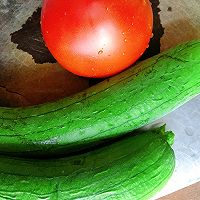 #winter nourishing patterns#How to make tomato, loofah and crucian carp soup Illustration 1