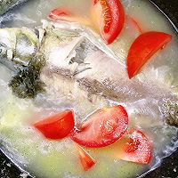 #winter nourishing patterns#How to make tomato, loofah and crucian carp soup Illustration 8