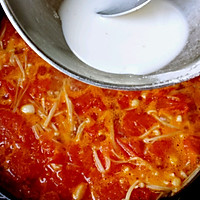 Illustration of how to make tomato and enoki mushroom egg soup 10