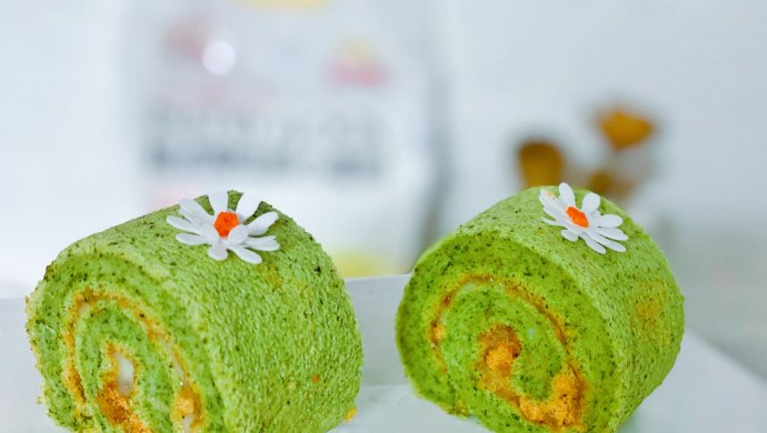 Mugwort and meat floss cake roll