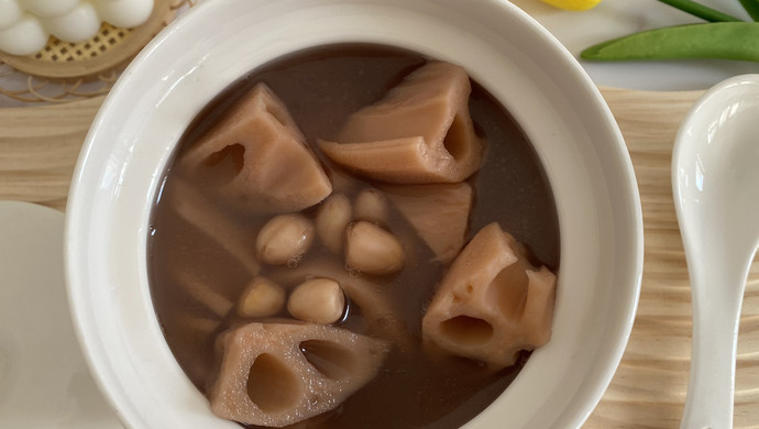 Lotus root and peanut soup