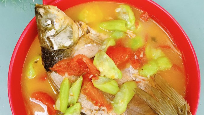 Tomato, Luffa and Crucian Carp Soup