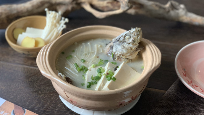 Tofu and crucian carp soup