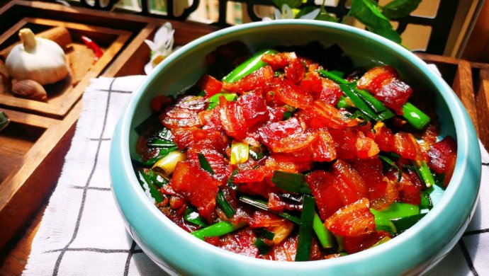 Fried bacon with garlic sprouts