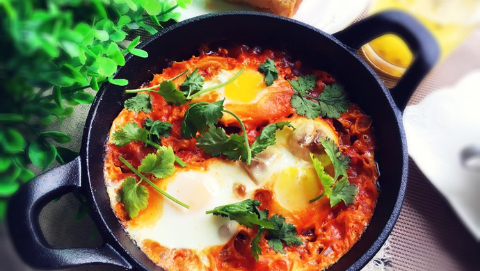 Stewed Poached Eggs in Tomato Sauce