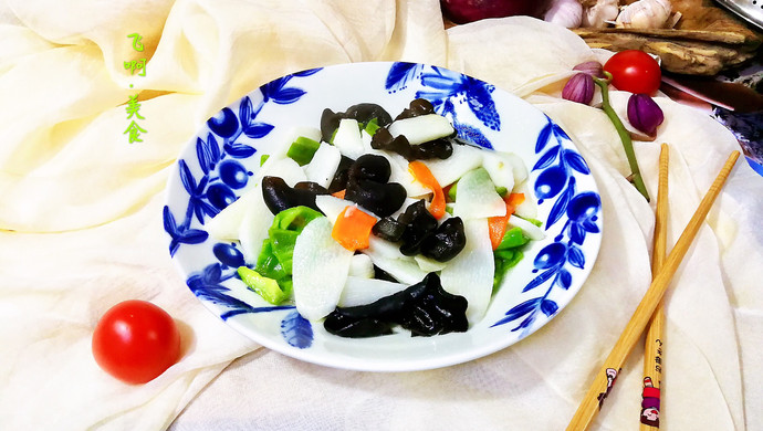 Stir-fried black fungus with green pepper and yam