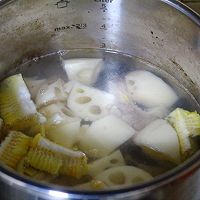 Lotus Root Pork Ribs and Corn Soup Recipe Illustration 5