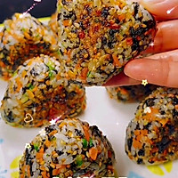 Illustration of how to make vegetable rice balls that children love 12