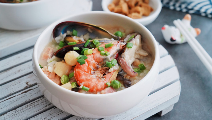 Raw seafood porridge