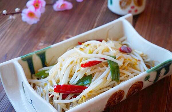 Vinegar bean sprouts