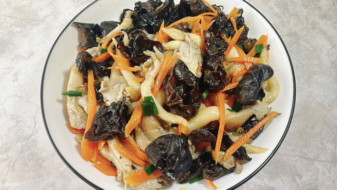 Stir-fried black fungus with oyster mushrooms