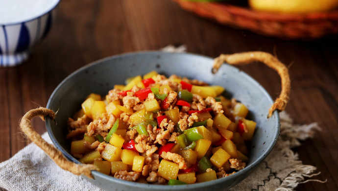 Minced meat and diced potatoes