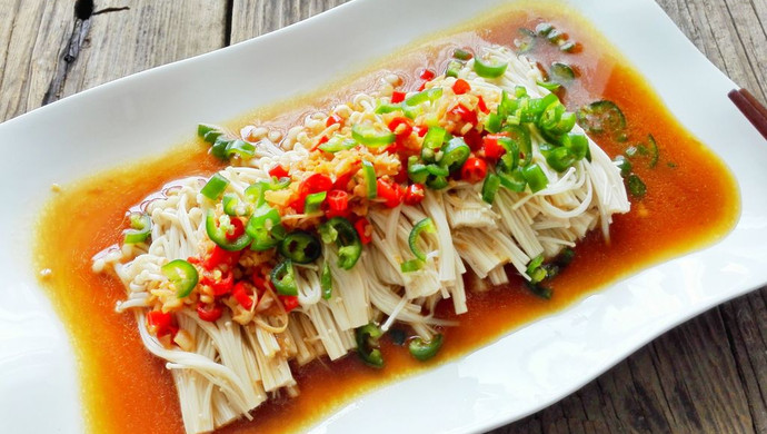 Steamed Enoki Mushrooms with Garlic Rice Pepper