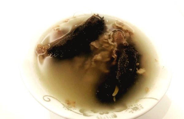 Sea cucumber stewed mutton soup