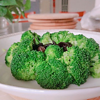 Oil-free, weight-loss and nutritious vegetarian broccoli. Illustration of how to make it. 5