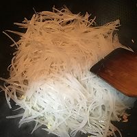 Illustration of how to make stir-fried shredded radish 4