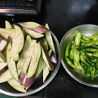 Vegetarian green pepper and eggplant can have a glutinous taste without frying Illustration of how to do it 2