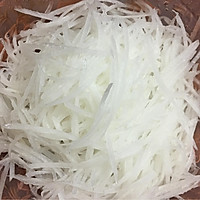 Illustration of how to make stir-fried shredded radish 1