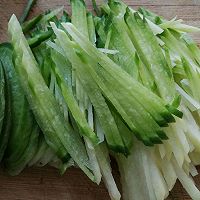 #post-holiday cleaning battle#Illustration of how to make shredded green radish in vinegar 1