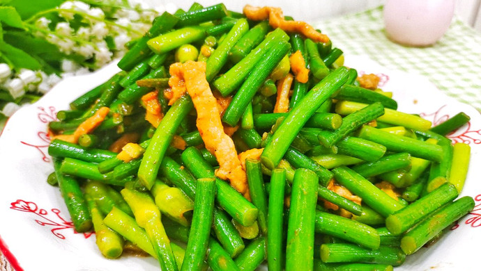 Stir-fried Shredded Pork with Garlic Moss