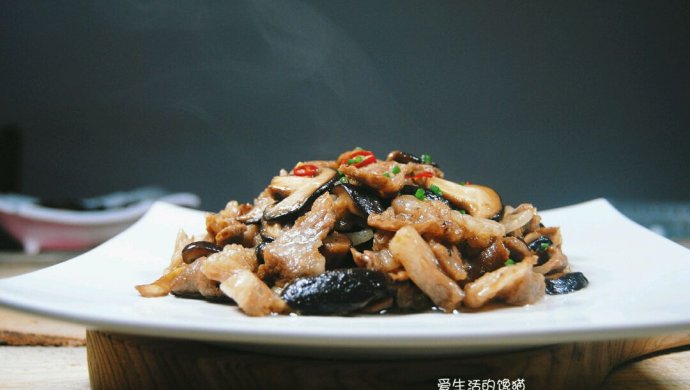 Pork slices with mushrooms