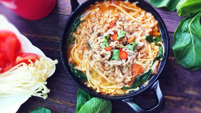 Enoki Mushroom Fatty Beef Pot