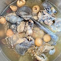 #Autumn Health Eat Like This#How to make longan, red dates and black-bone chicken soup Illustration 5