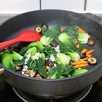 #中秋香集五月熟熟# vegetarian food is also delicious~money Illustration of how to make stir-fried vegetables with mushrooms 9