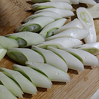 Illustration of the lazy quick-hand dish of stir-fried green onions with straw mushrooms 2 