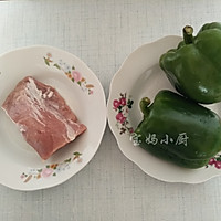 Illustration of how to stir-fry meat with green peppers 1