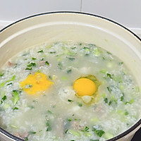 Illustration of how to make egg and beef porridge 7