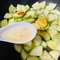 #一菜典白豆奶吃#Recipe for vinegar-filled zucchini Illustration 10