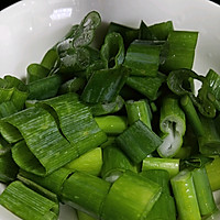 Illustration of the lazy quick-hand dish of stir-fried green onions with straw mushrooms 3