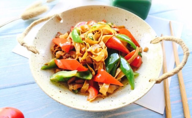 Stir-fried tofu skin with pork belly and double pepper