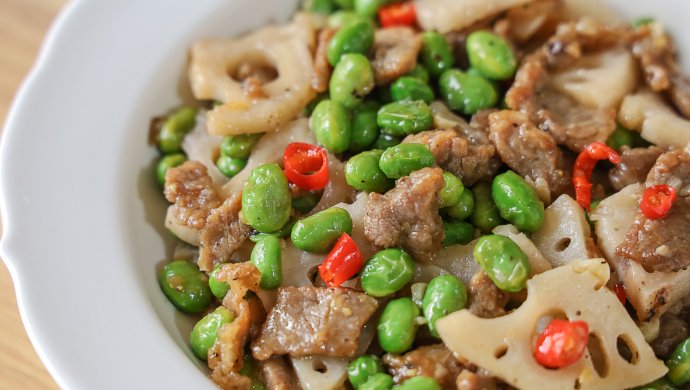 Stir-fried beef with lotus root and edamame