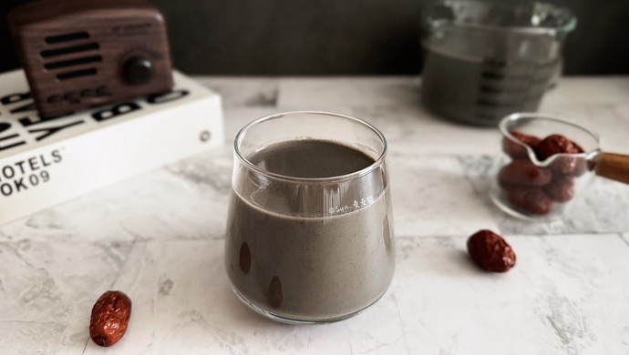 Red Dates, Black Beans and Tremella Soup