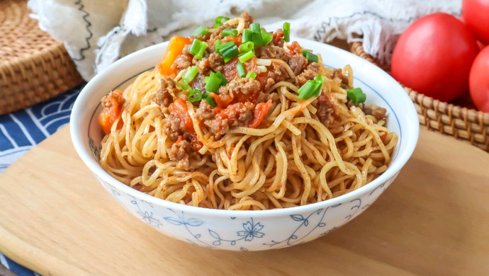 Steamed Beef Braised Noodles with Tomato Sauce