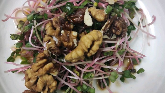 Salad radish sprouts