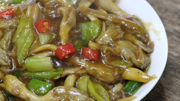 Fried green onions with straw mushrooms