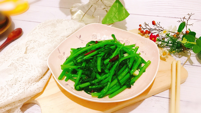 Stir-fried chrysanthemum