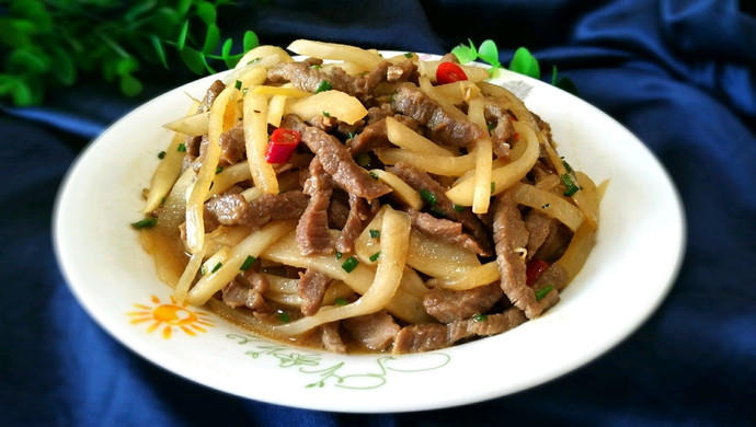 Stir-fried shredded beef with white radish