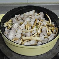 #Autumn Health Eat Like This#Recipe of Stewed Tea Tree Mushrooms with Pork Belly Illustration 4