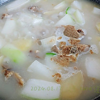 Illustration of how to make pork ribs, potato and winter melon soup 4