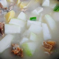 Illustration of how to make pork ribs, potato and winter melon soup 3