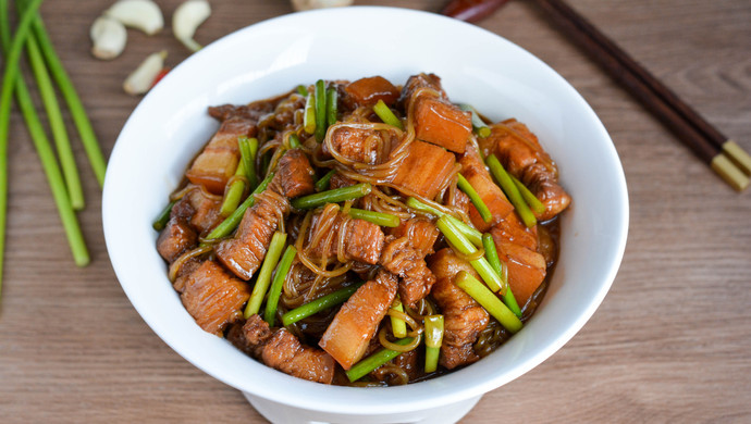 Braised Pork with Garlic Moss